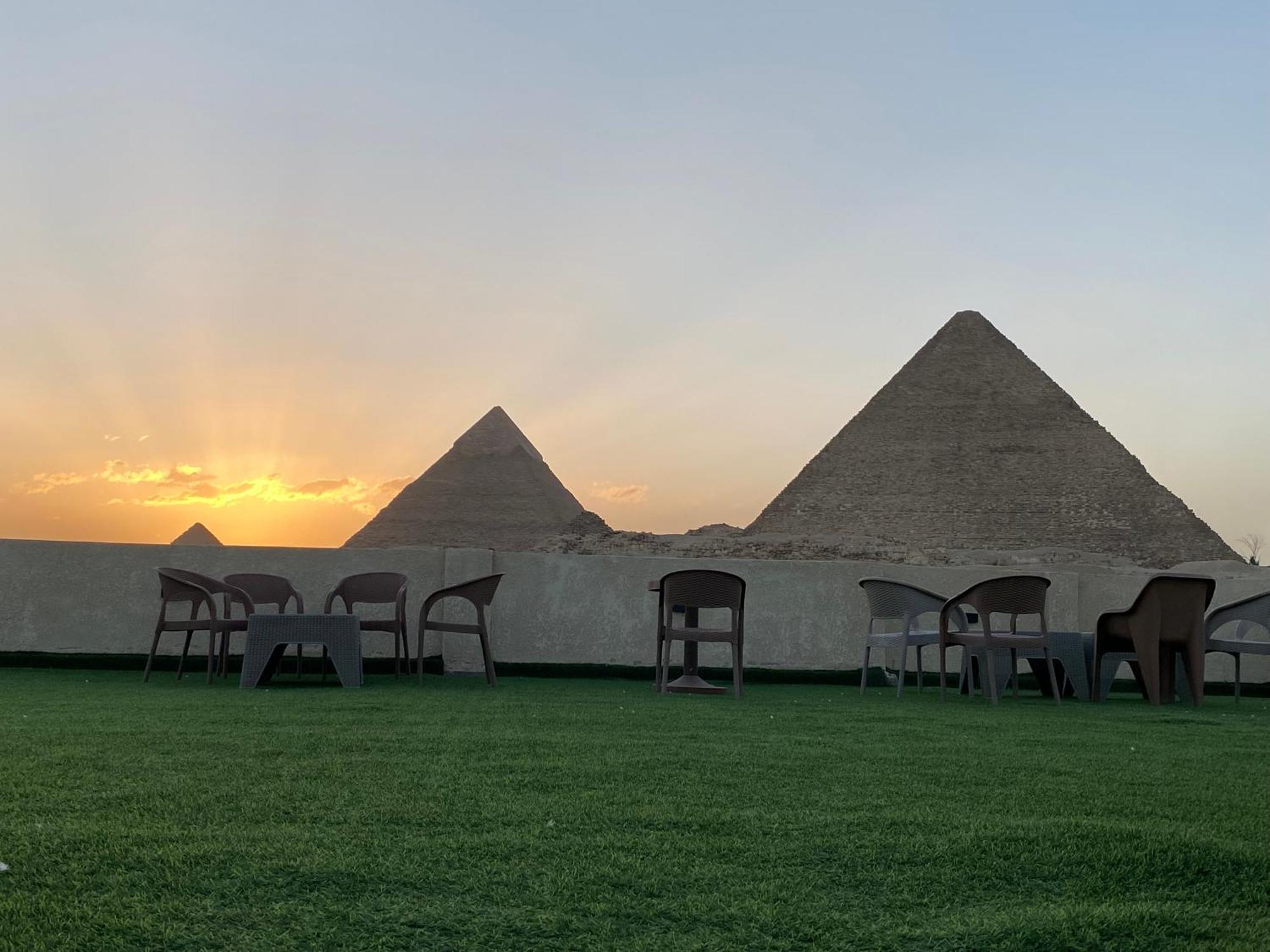 Isis Pyramids View Inn Kafrat al Jabal Bagian luar foto