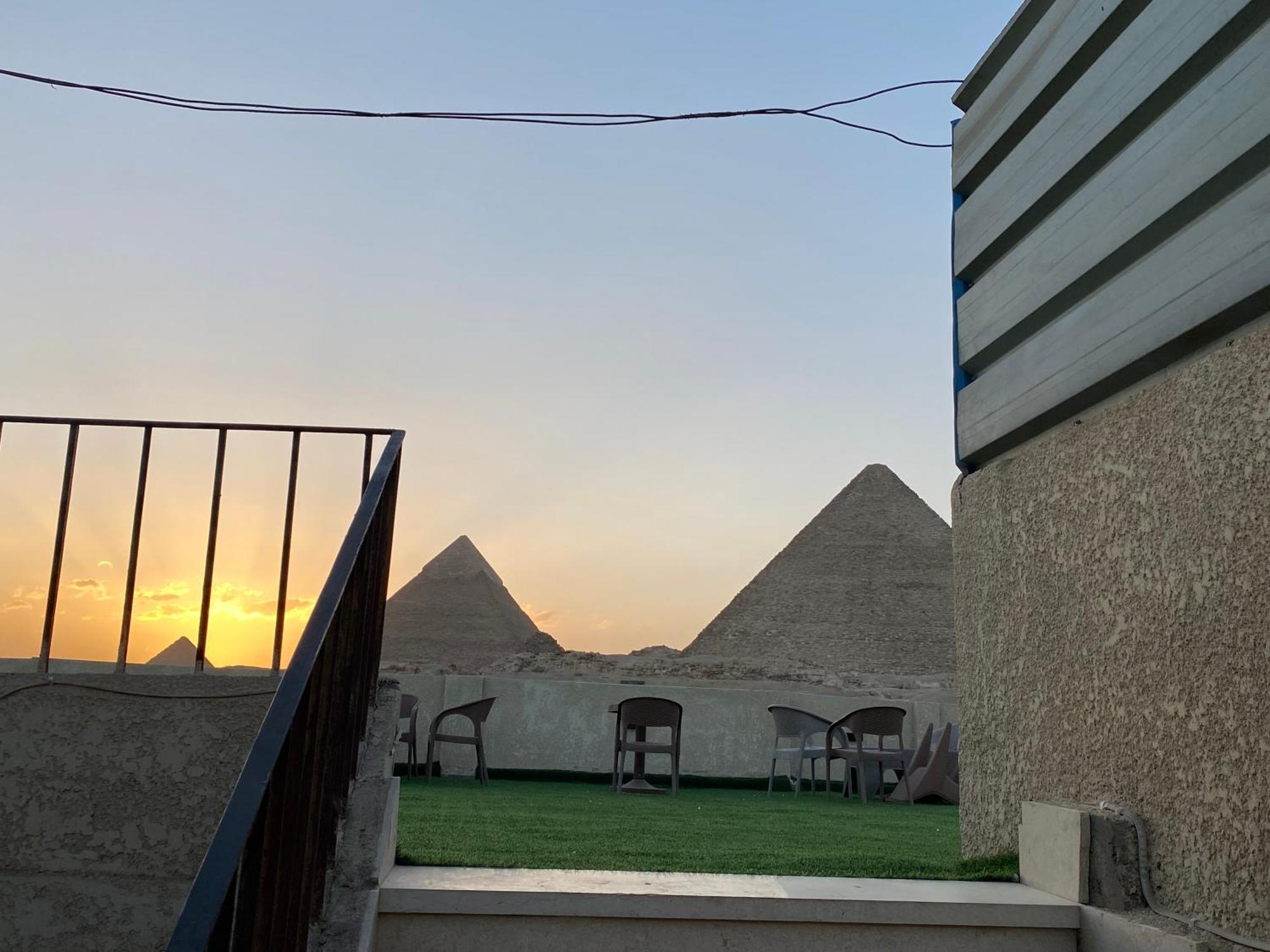 Isis Pyramids View Inn Kafrat al Jabal Bagian luar foto