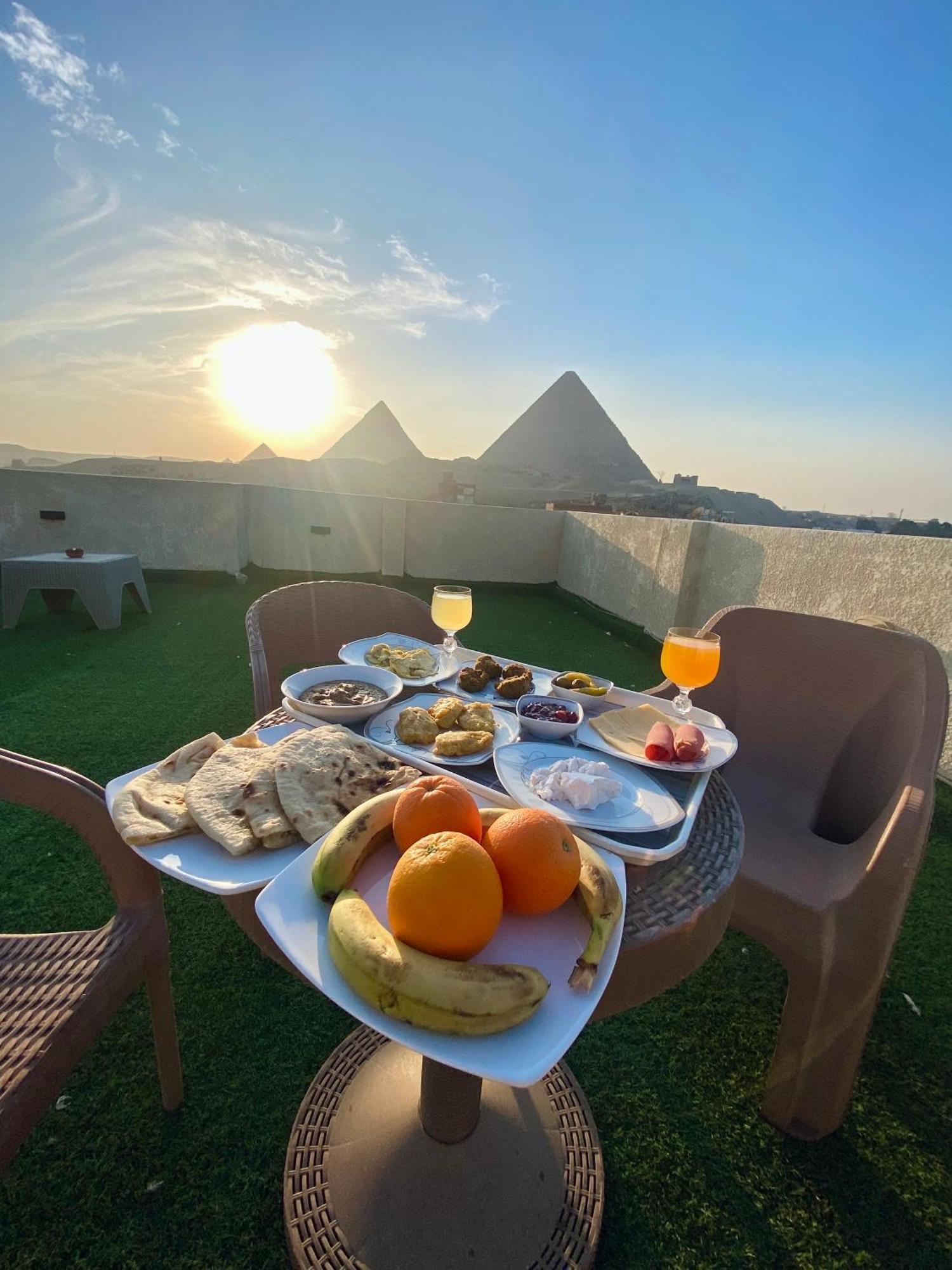 Isis Pyramids View Inn Kafrat al Jabal Bagian luar foto