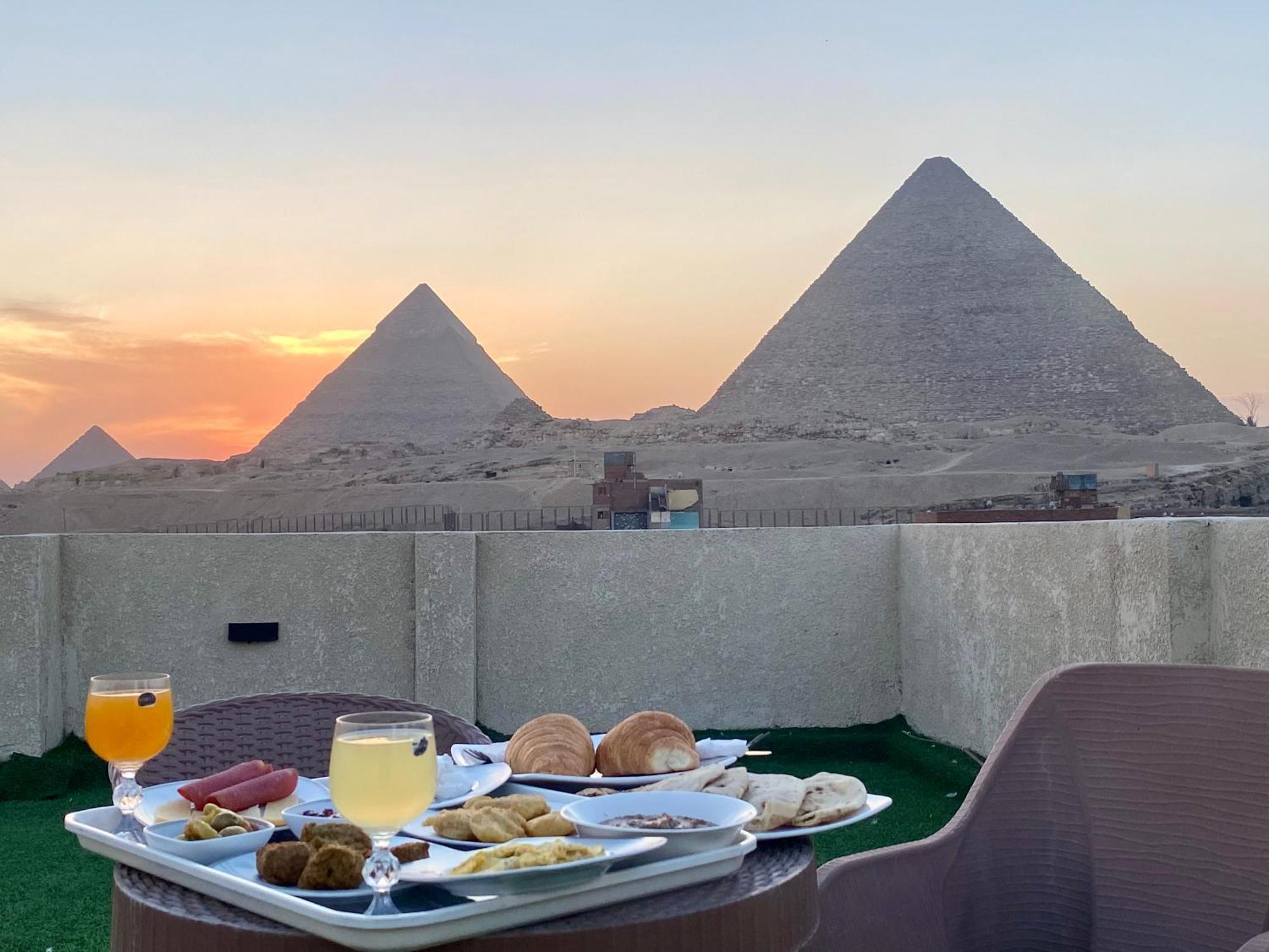 Isis Pyramids View Inn Kafrat al Jabal Bagian luar foto