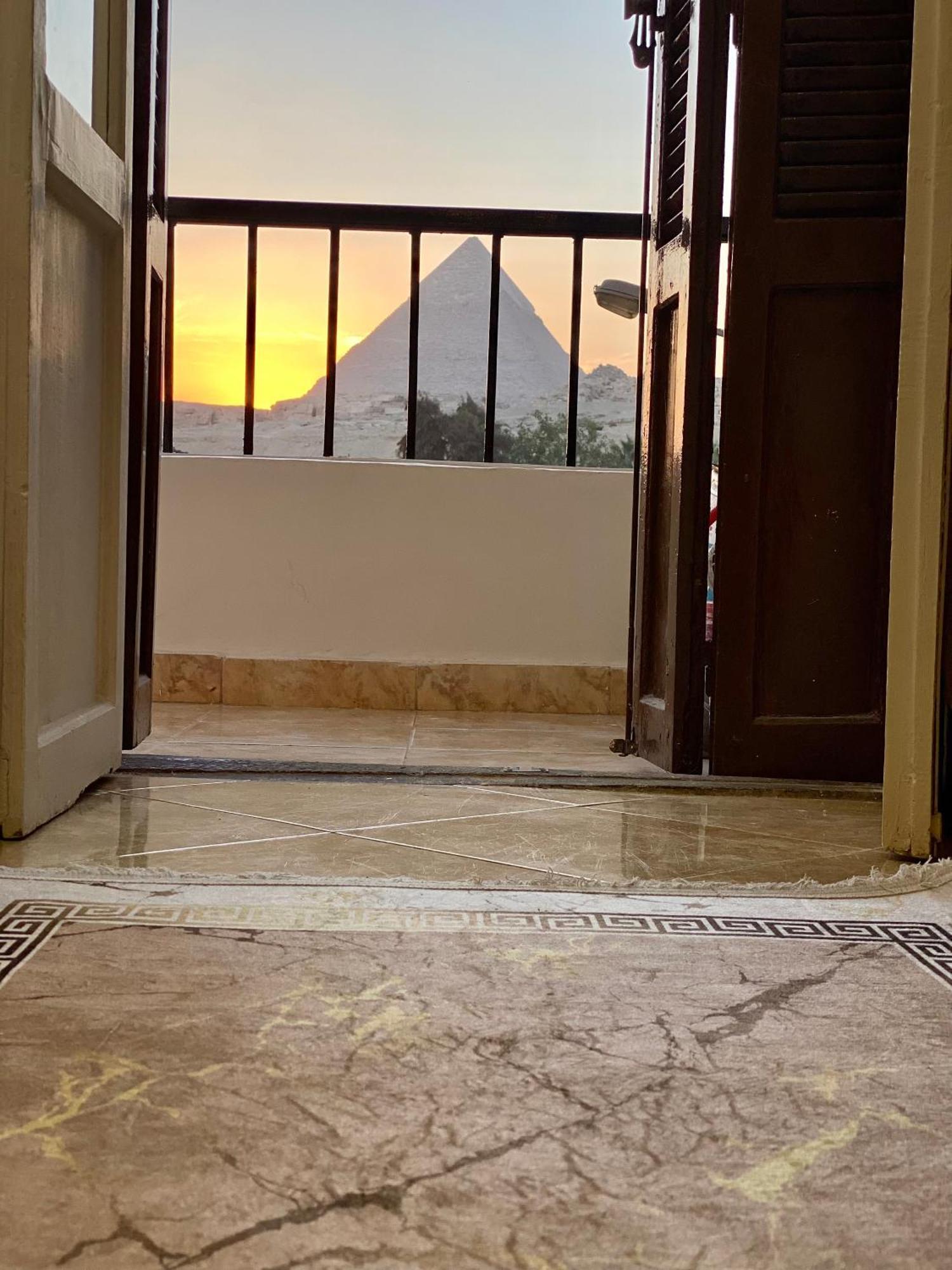 Isis Pyramids View Inn Kafrat al Jabal Bagian luar foto