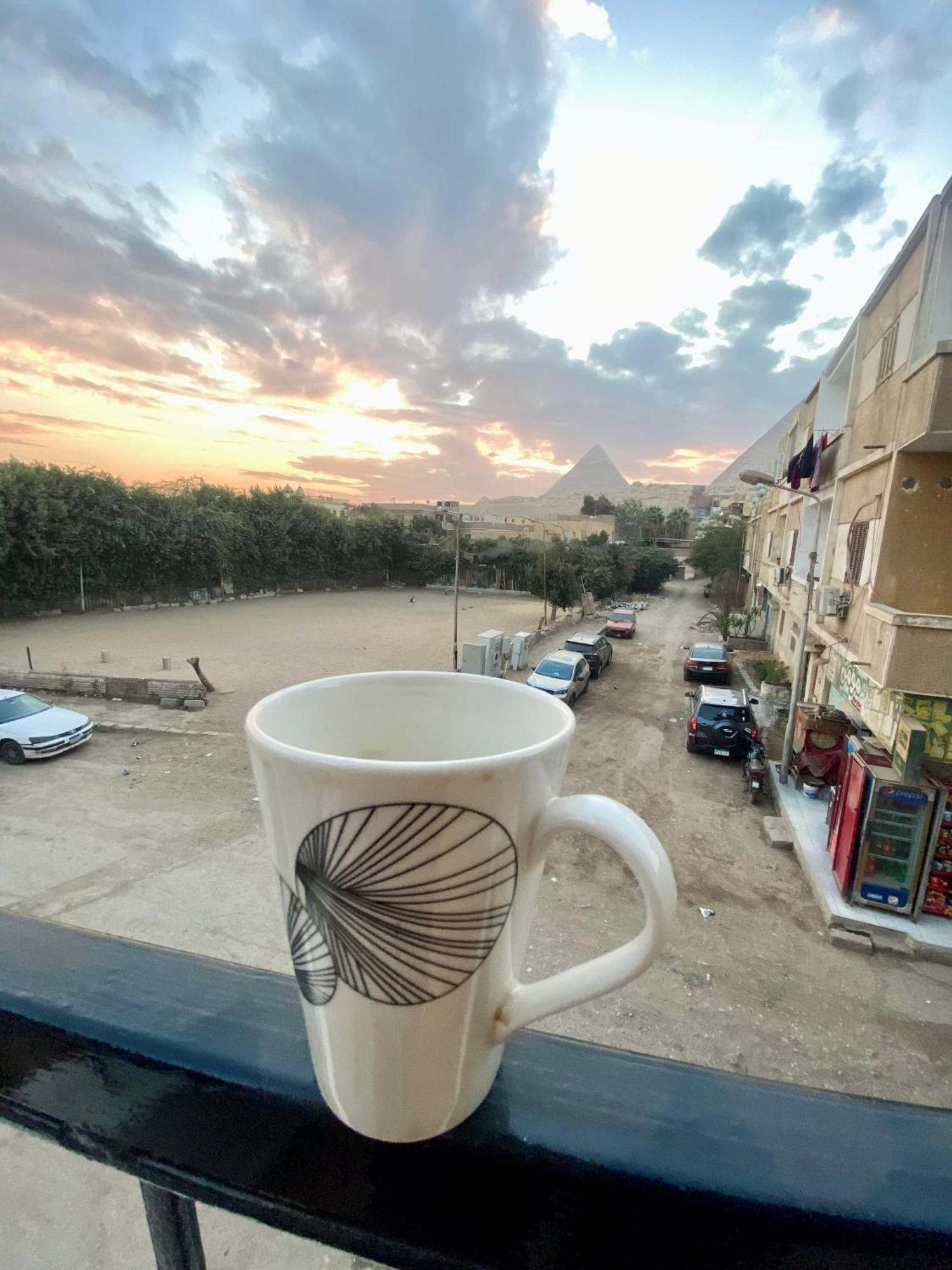 Isis Pyramids View Inn Kafrat al Jabal Bagian luar foto